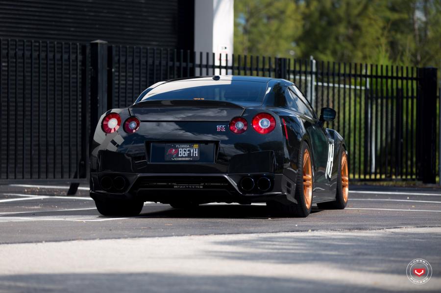  Nissan GT-R on Vossen Wheels (CG-202) 2017 года  (фото 30 из 51)